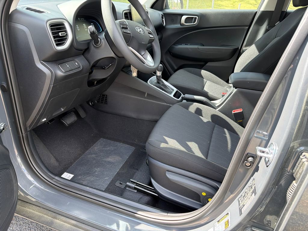 New 2026 Hyundai Venue SE image 9