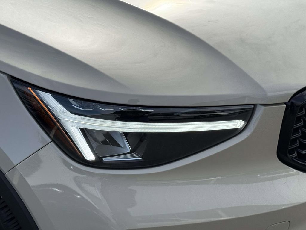 Certified 2026 Volvo XC40 B5 Plus w/ Climate Package image 7