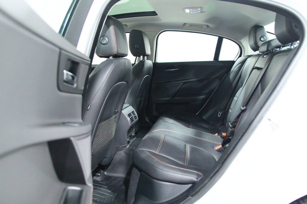 Used 2019 Jaguar XE Prestige image 28