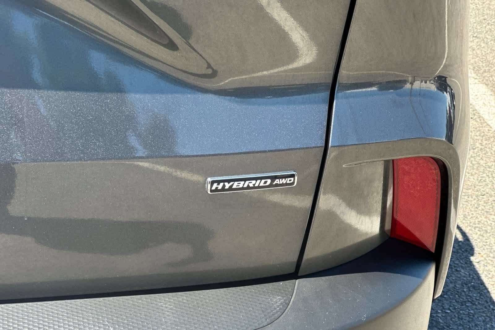 Certified 2020 Ford Escape Titanium AWD/4WD image 29