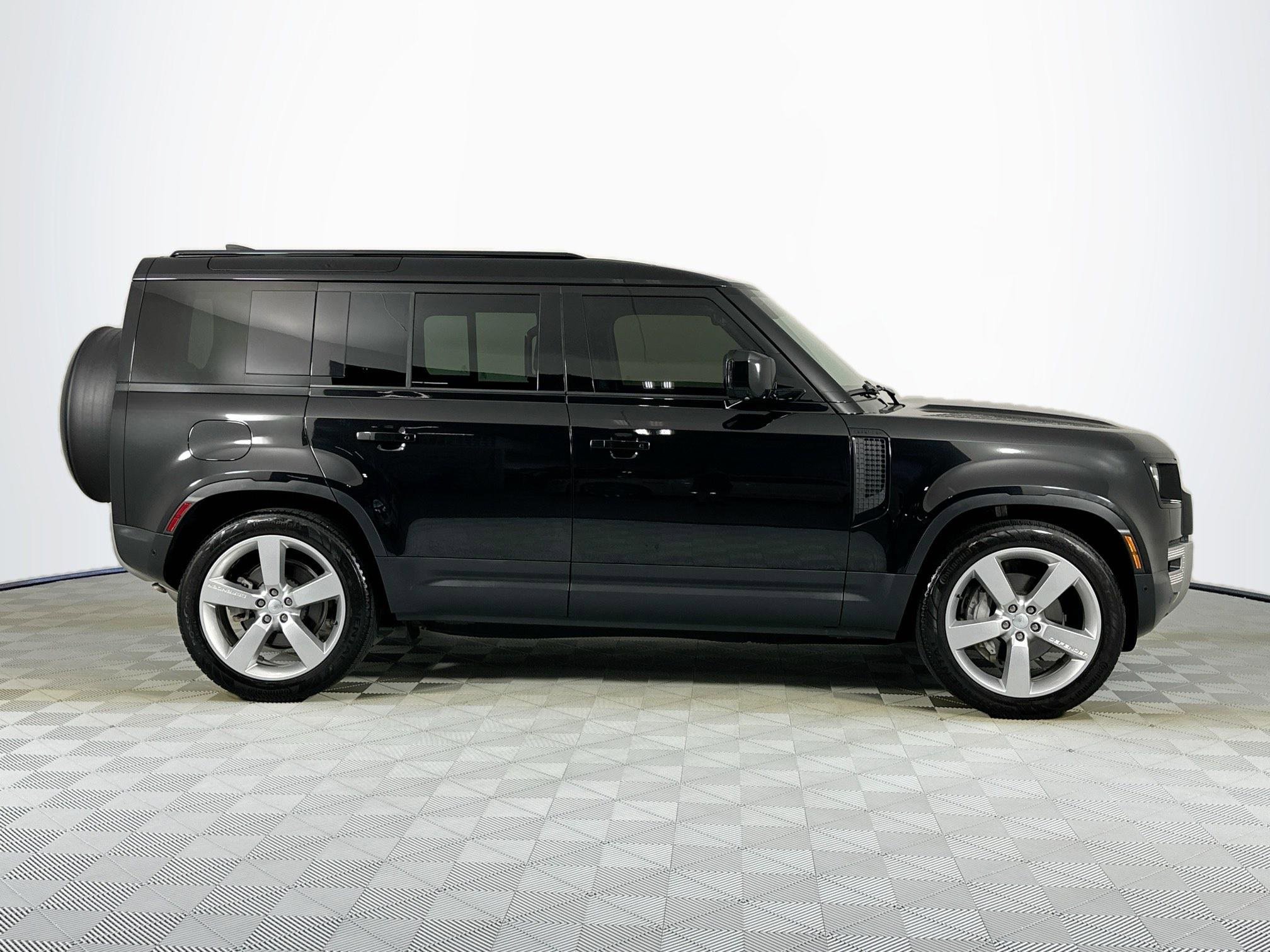 Used 2025 Land Rover Defender 110 S image 4