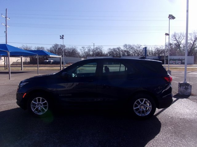 Used 2023 Chevrolet Equinox LS image 4