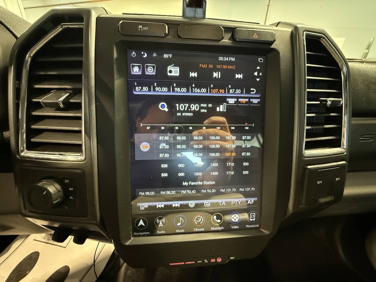 Used 2017 Ford F250 XLT w/ Snow Plow Prep Package AWD/4WD image 12