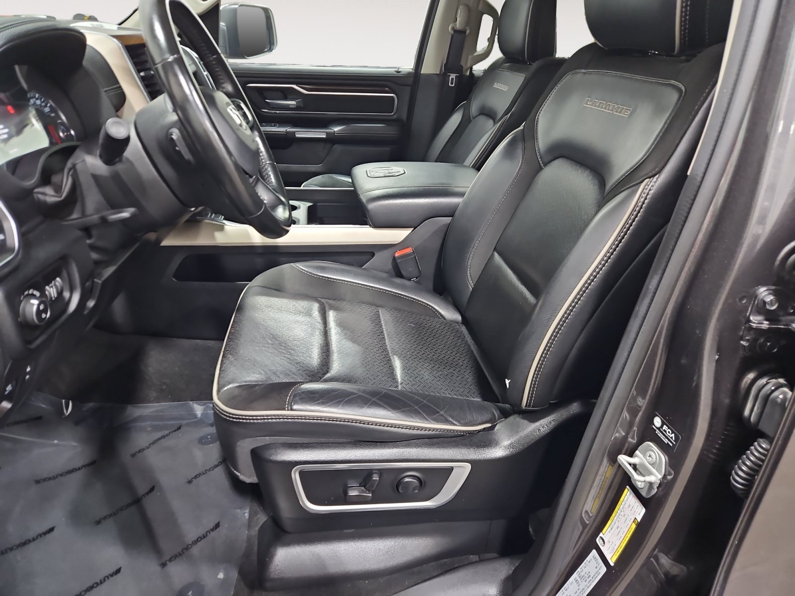 Used 2022 RAM 1500 Laramie AWD/4WD image 9