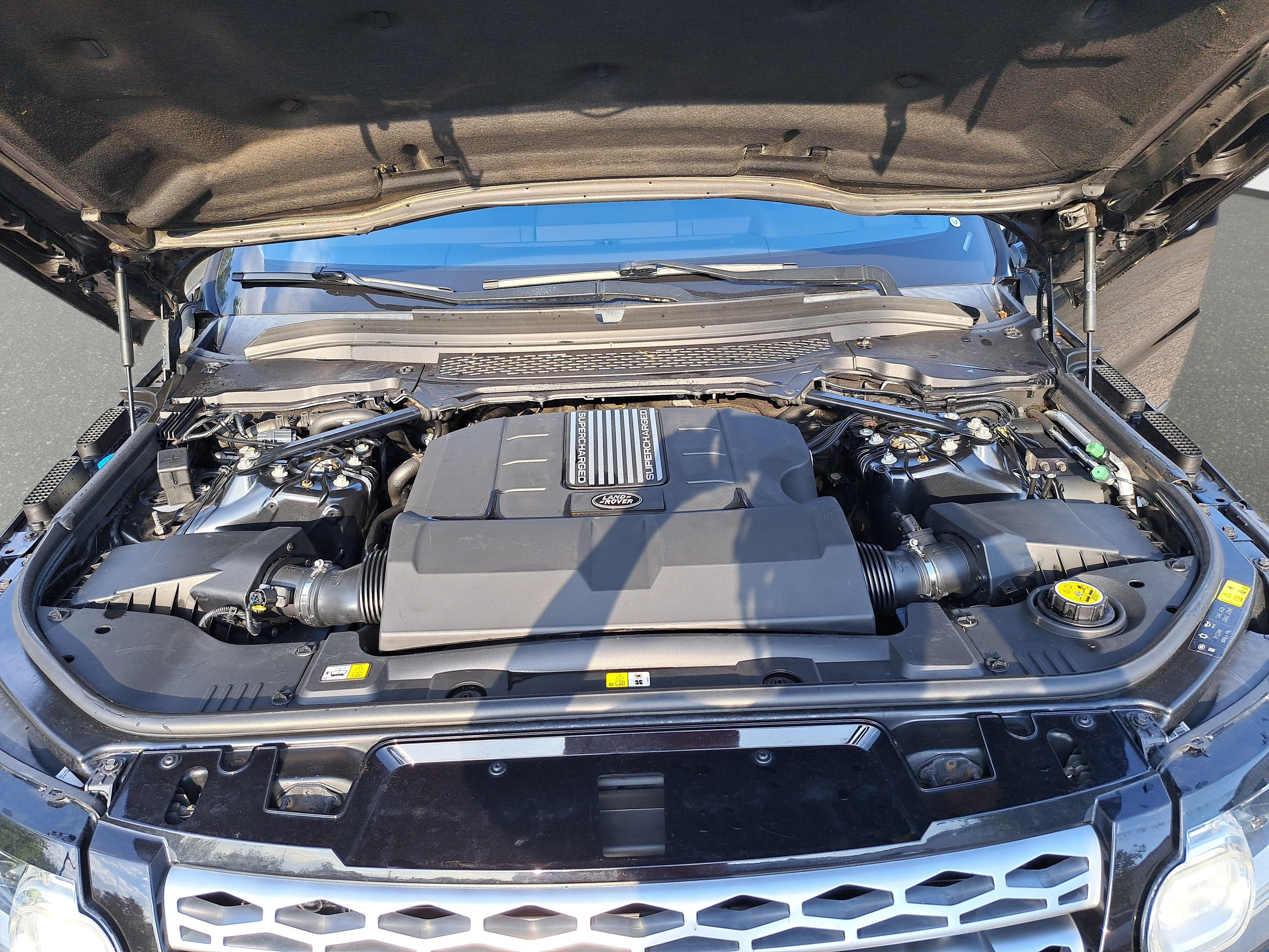 Used 2016 Land Rover Range Rover Sport HSE image 30
