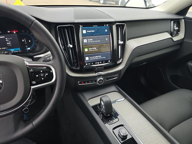 Used 2025 Volvo XC60 B5 Plus image 11