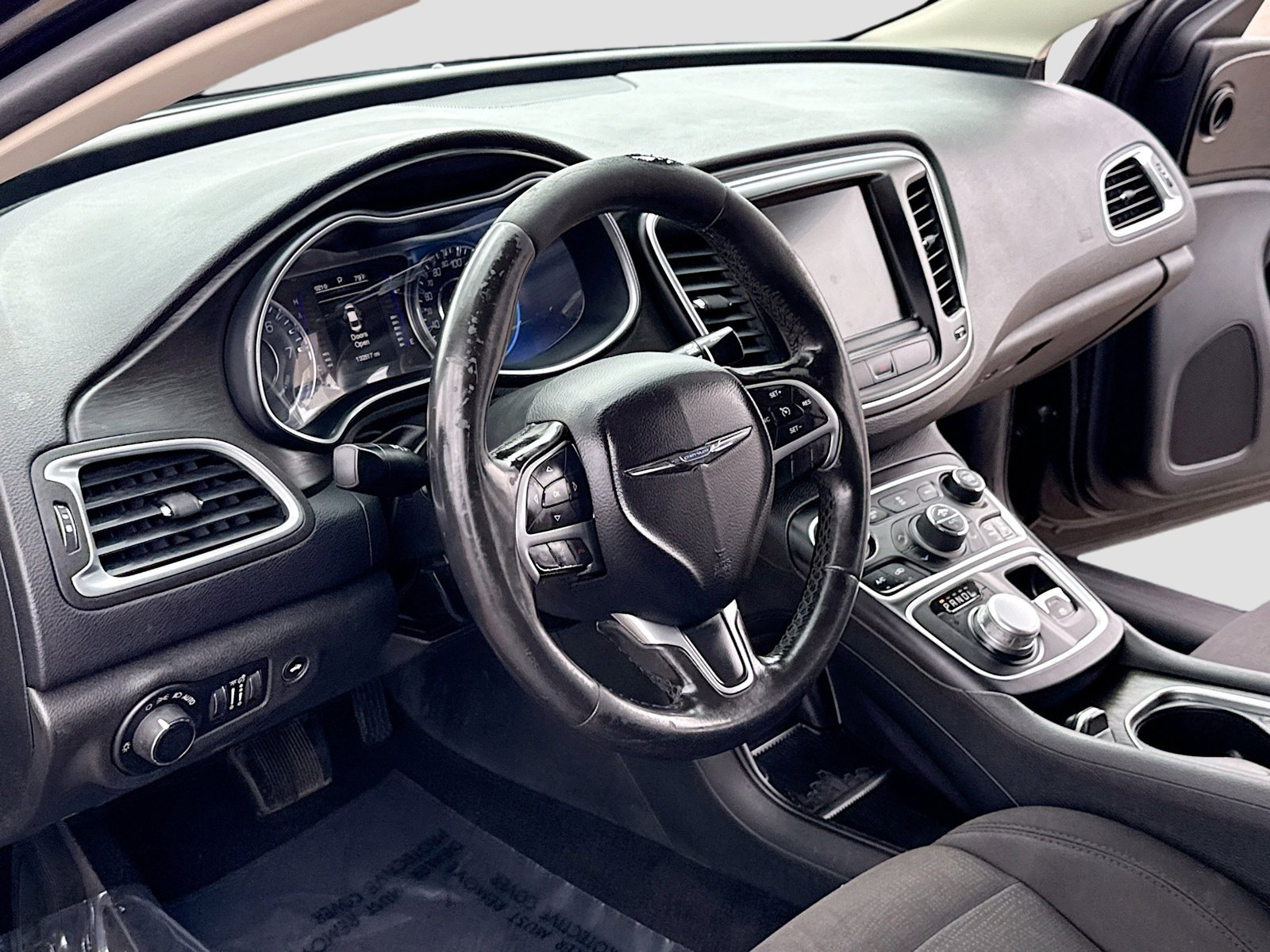 Used 2015 Chrysler 200 Limited w/ Convenience Group FWD image 4