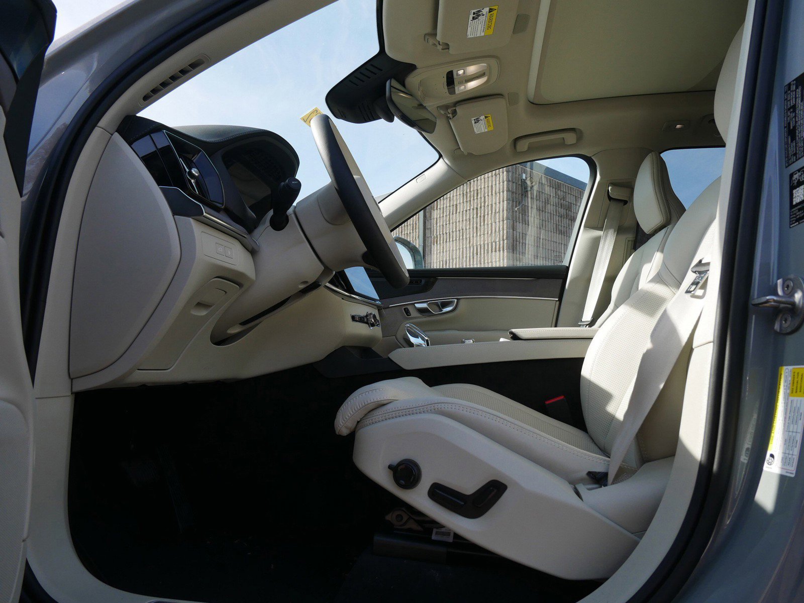 New 2026 Volvo XC90 T8 Ultra w/ Protection Package Premier image 5