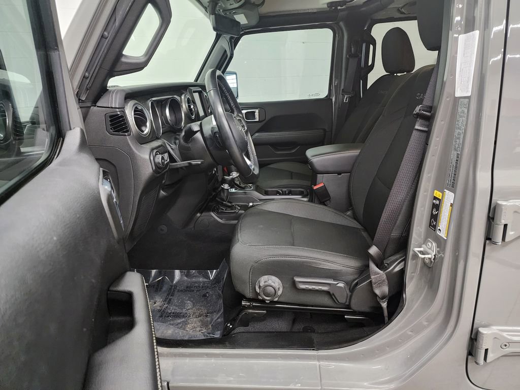 Used 2022 Jeep Wrangler Unlimited Sahara w/ Dual Top Group image 11
