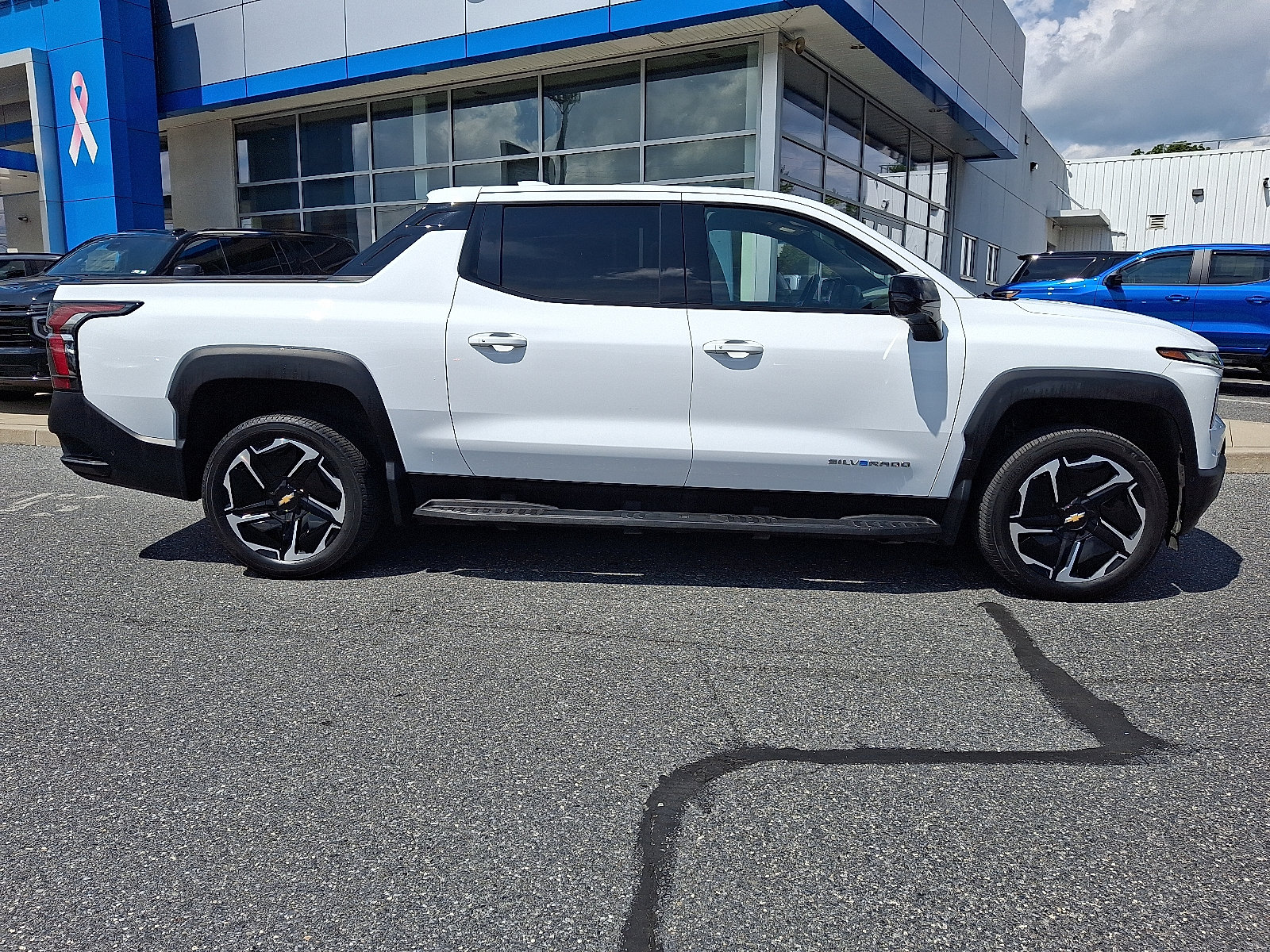 Used 2026 Chevrolet Silverado EV LT AWD/4WD image 8