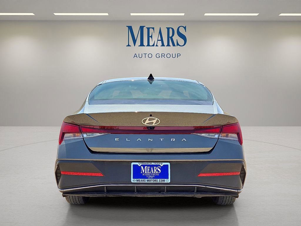 Used 2024 Hyundai Elantra SEL image 4