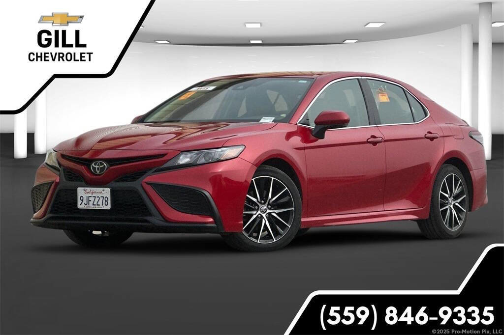 Used 2024 Toyota Camry SE image 1