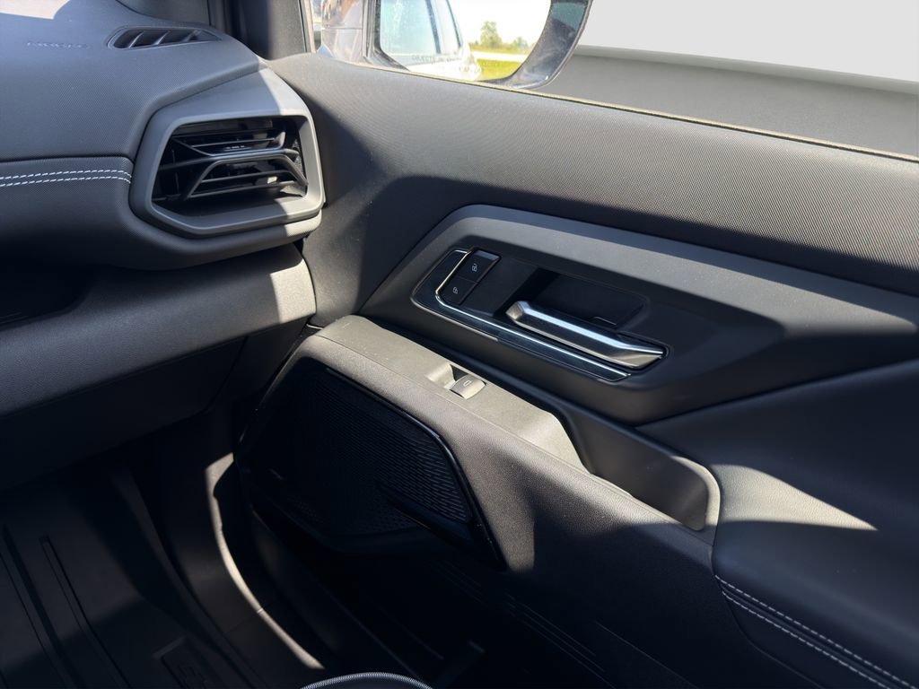 Used 2025 Chevrolet Silverado EV LT image 17