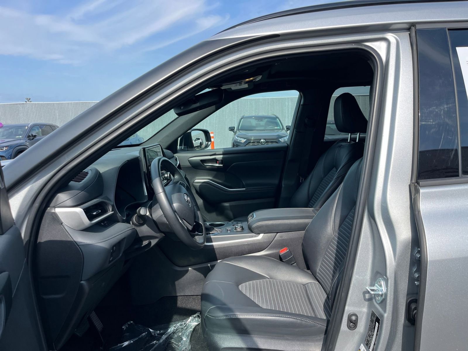 Used 2025 Toyota Highlander XSE AWD/4WD image 28