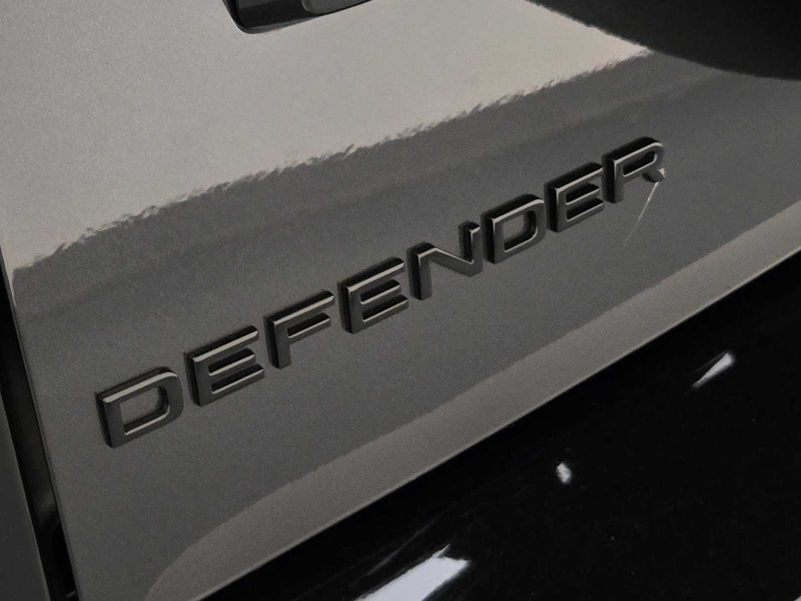 Used 2026 Land Rover Defender 110 X-Dynamic SE AWD/4WD image 13