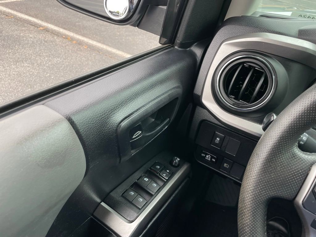 Used 2020 Toyota Tacoma SR5 RWD image 21