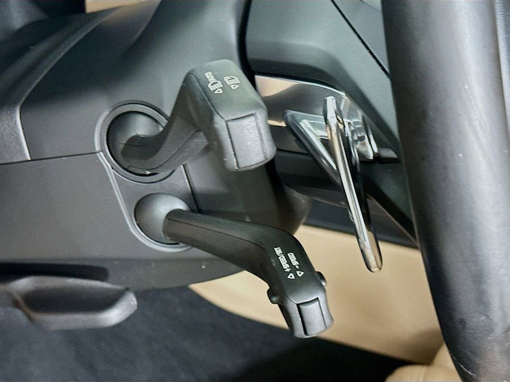 Certified 2023 Porsche Macan image 11