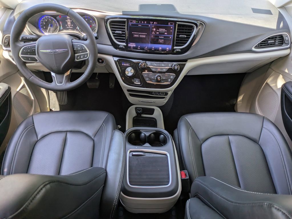 Used 2024 Chrysler Pacifica Touring-L FWD image 15