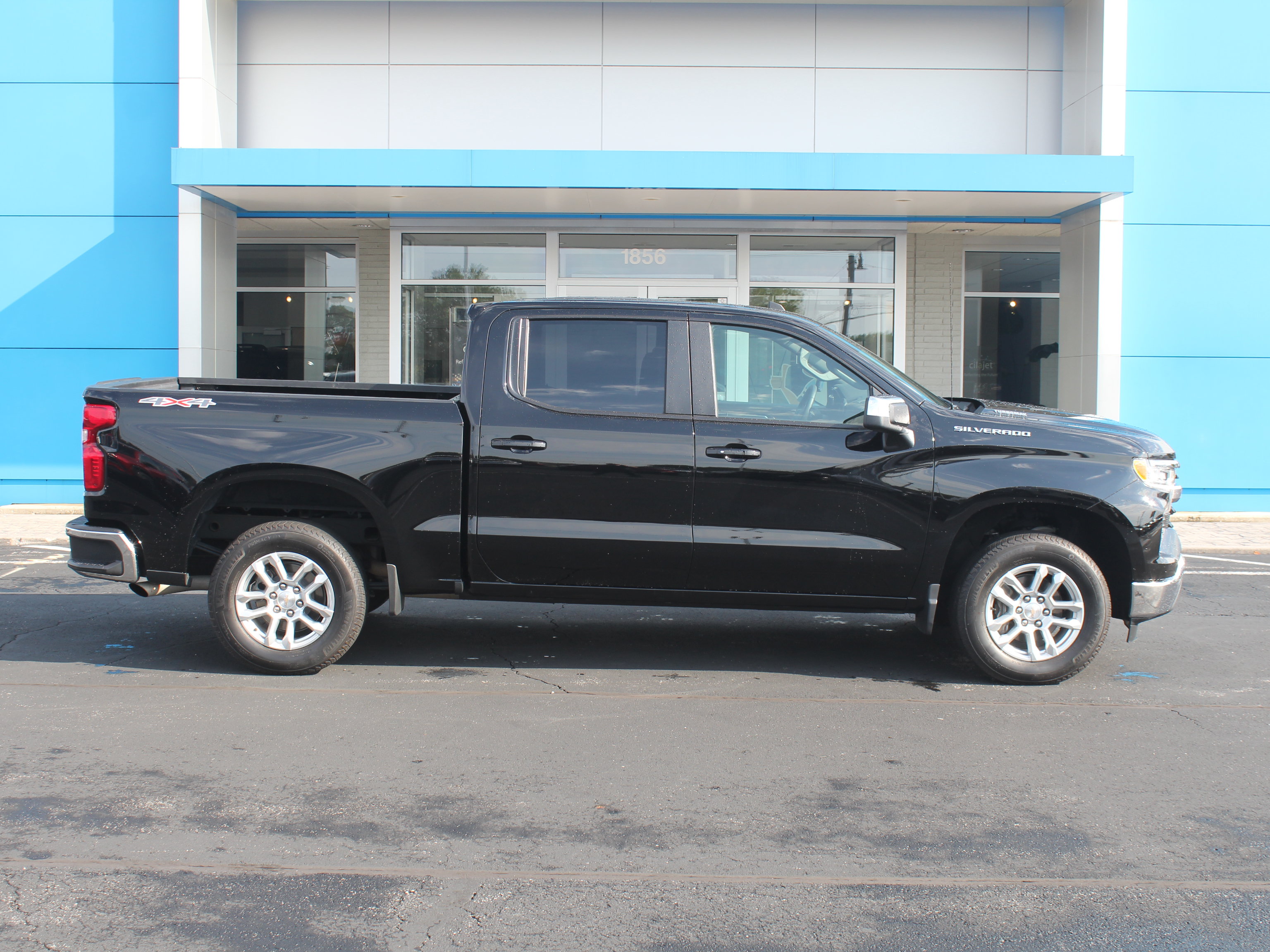 Certified 2026 Chevrolet Silverado 1500 LT AWD/4WD image 5