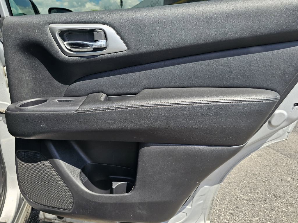Used 2020 Nissan Pathfinder SV AWD/4WD image 34