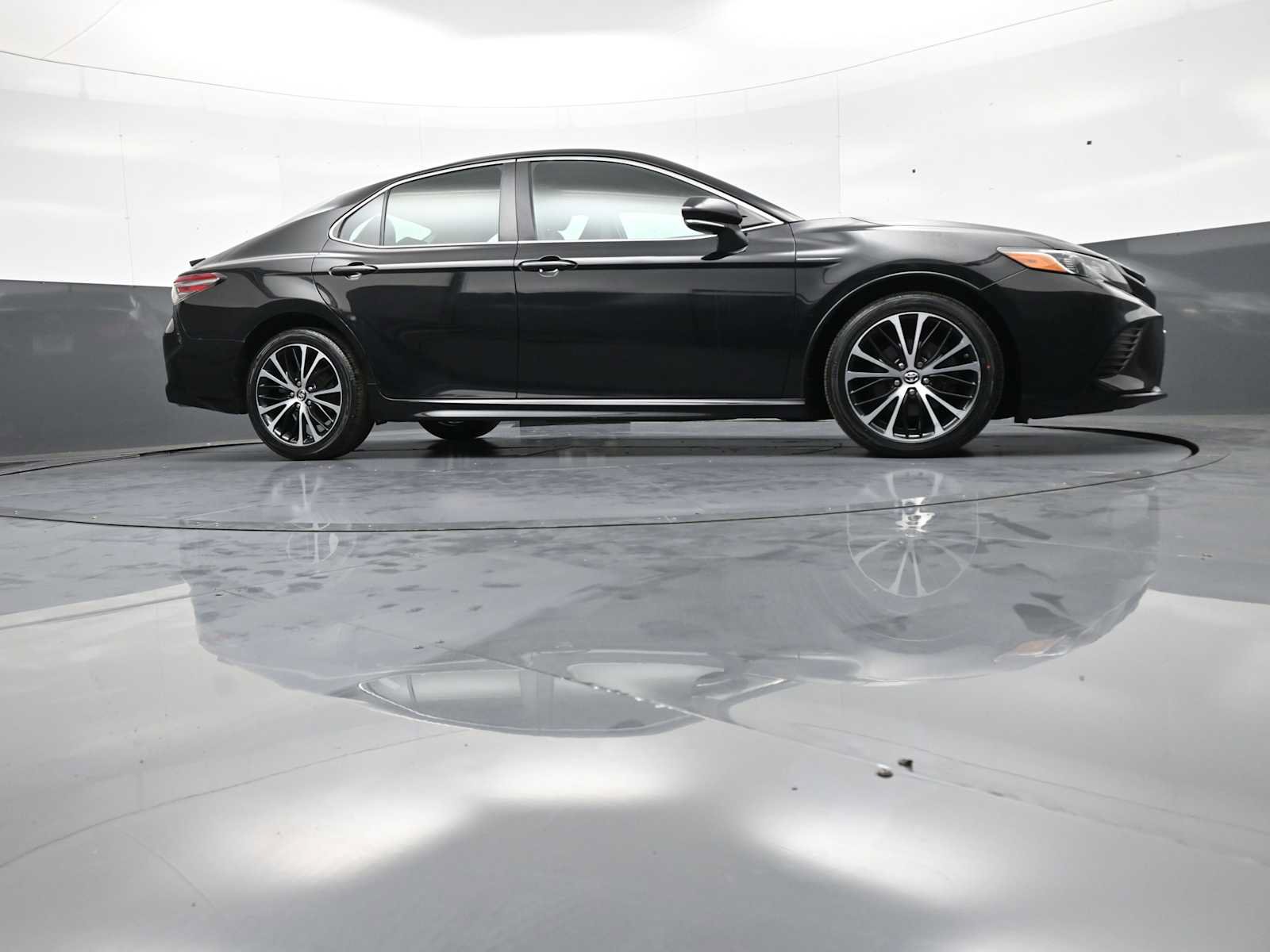 Certified 2019 Toyota Camry SE w/ Convenience Package FWD image 28