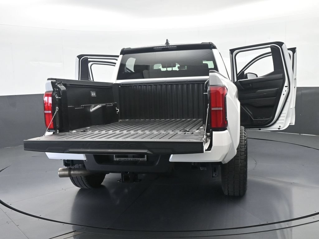 Used 2025 Toyota Tacoma SR5 AWD/4WD image 73