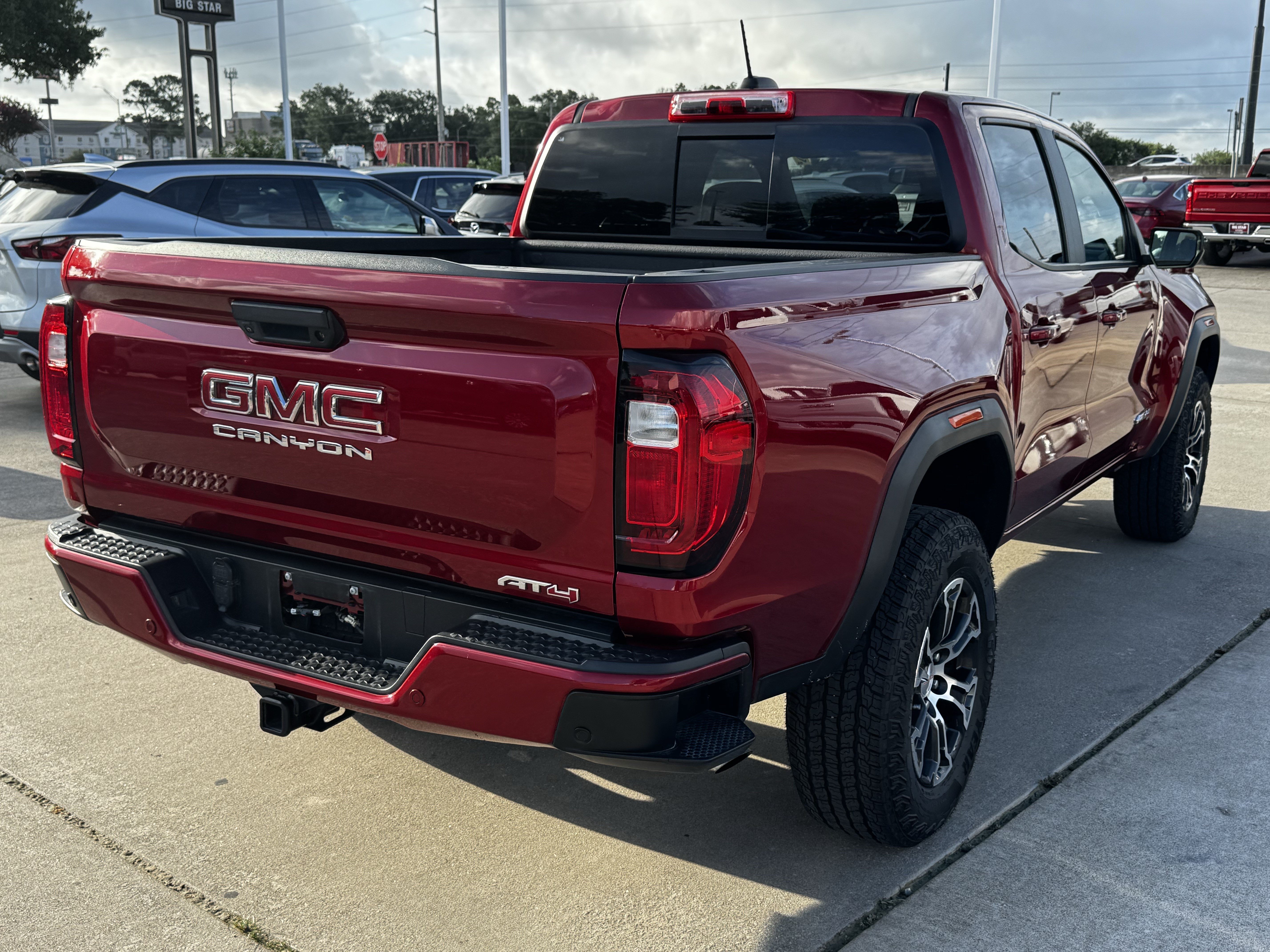 Used 2023 GMC Canyon AT4 w/ AT4 Premium Package AWD/4WD image 8