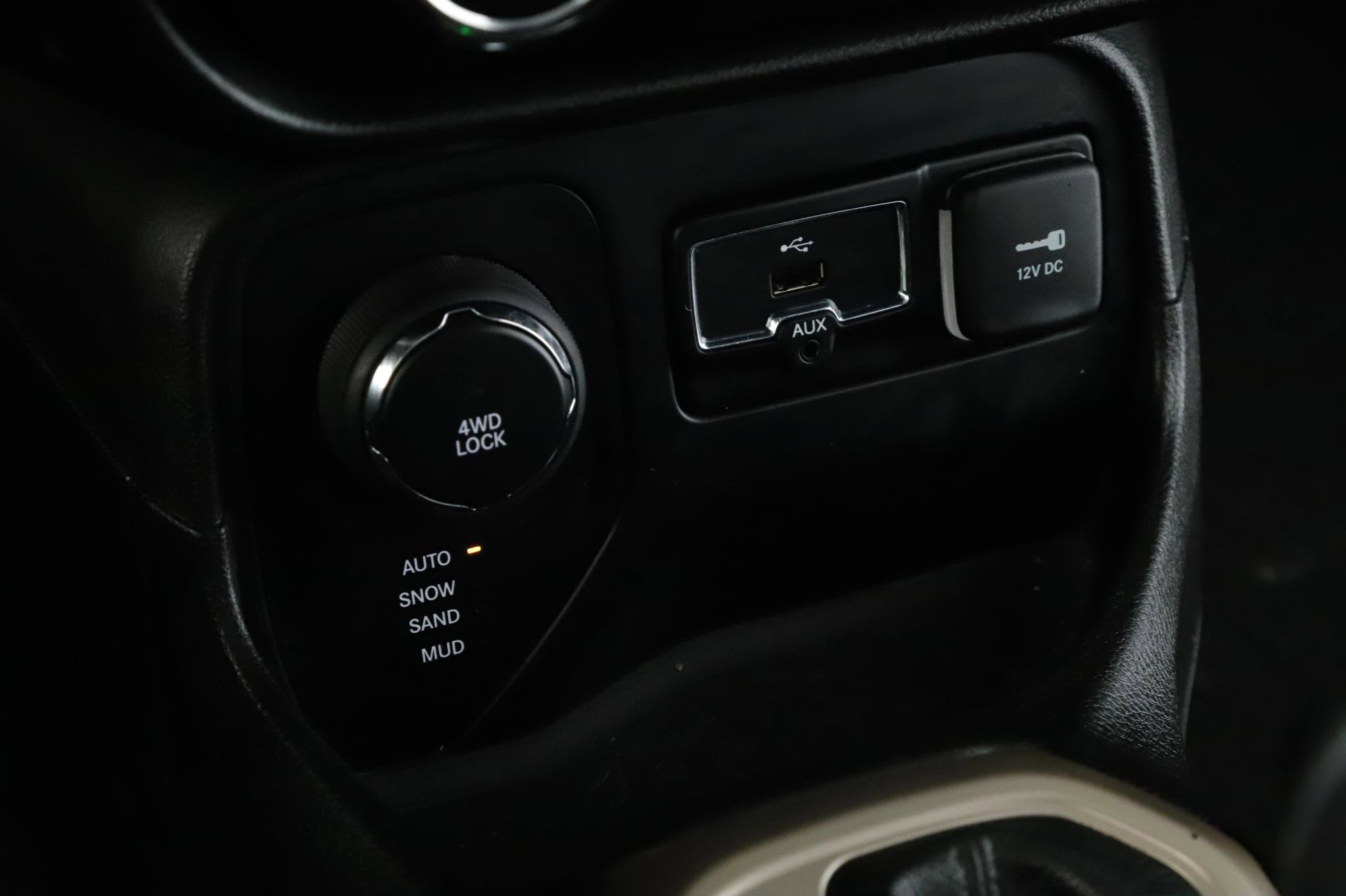 Used 2017 Jeep Renegade Latitude image 14