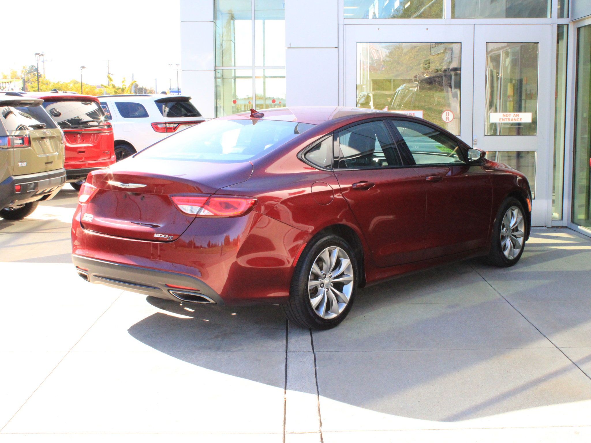 Used 2016 Chrysler 200 S w/ Comfort Group FWD image 6