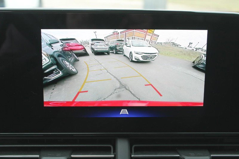 Certified 2024 Chevrolet Trax LT w/ Driver Confidence Package image 21