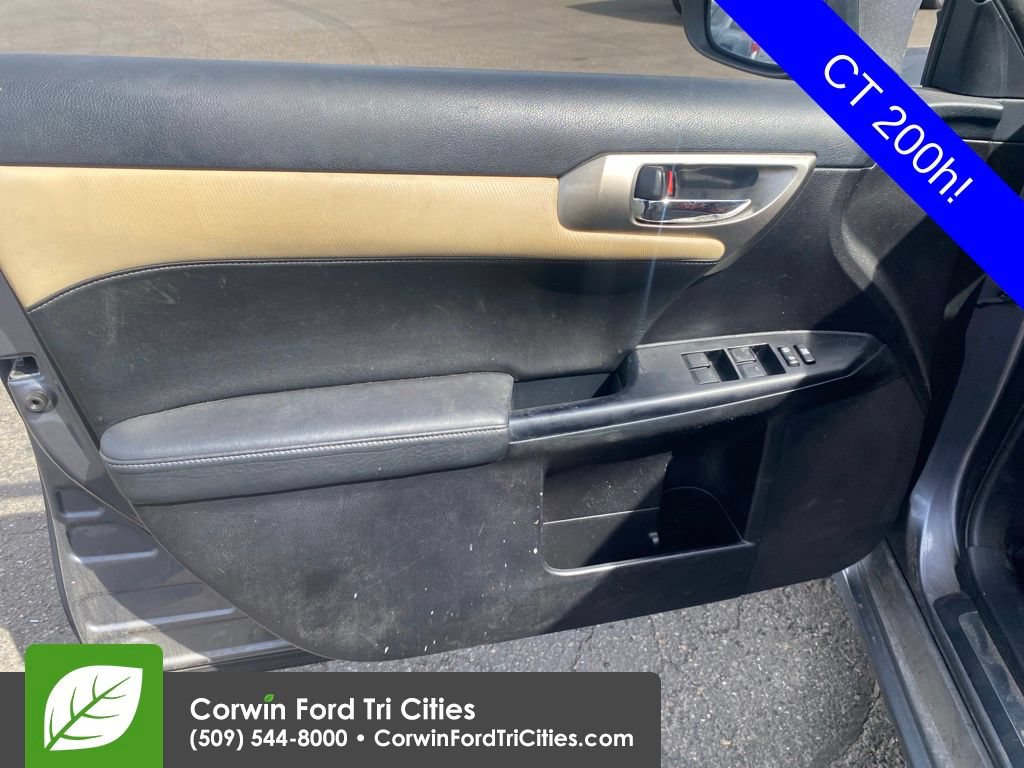 Used 2016 Lexus CT 200h w/ Accessory Package 2 FWD image 10