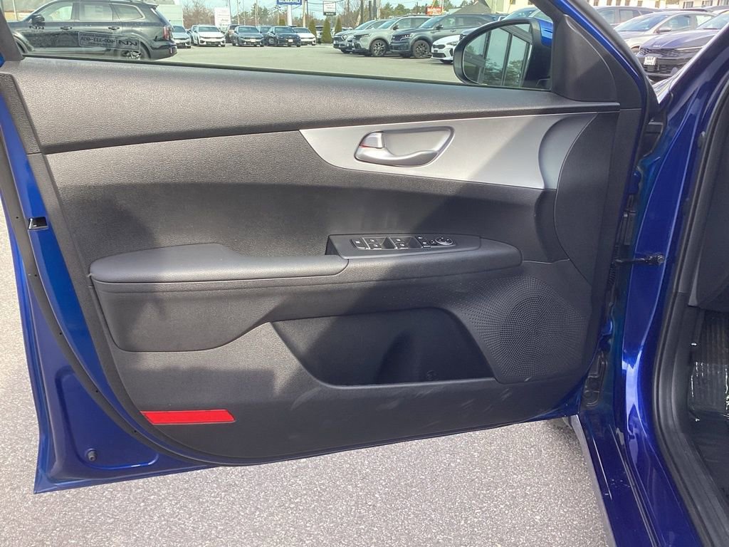 Used 2023 Kia Forte LXS w/ LXS Technology Package FWD image 9