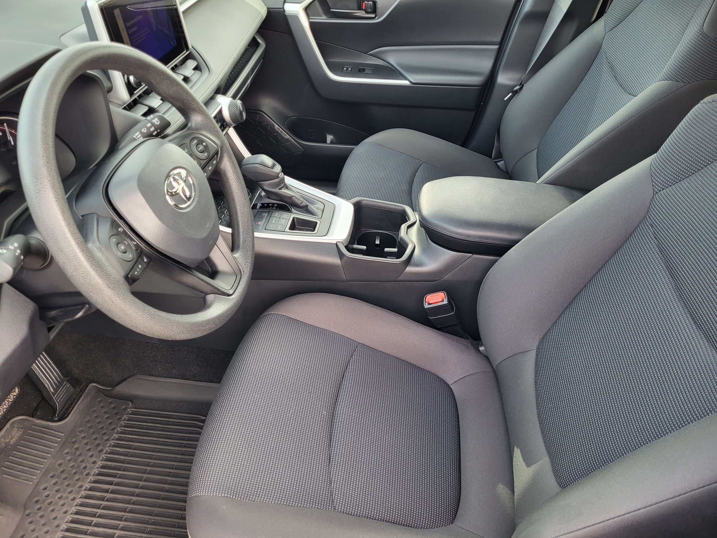 Used 2023 Toyota RAV4 LE AWD/4WD image 9