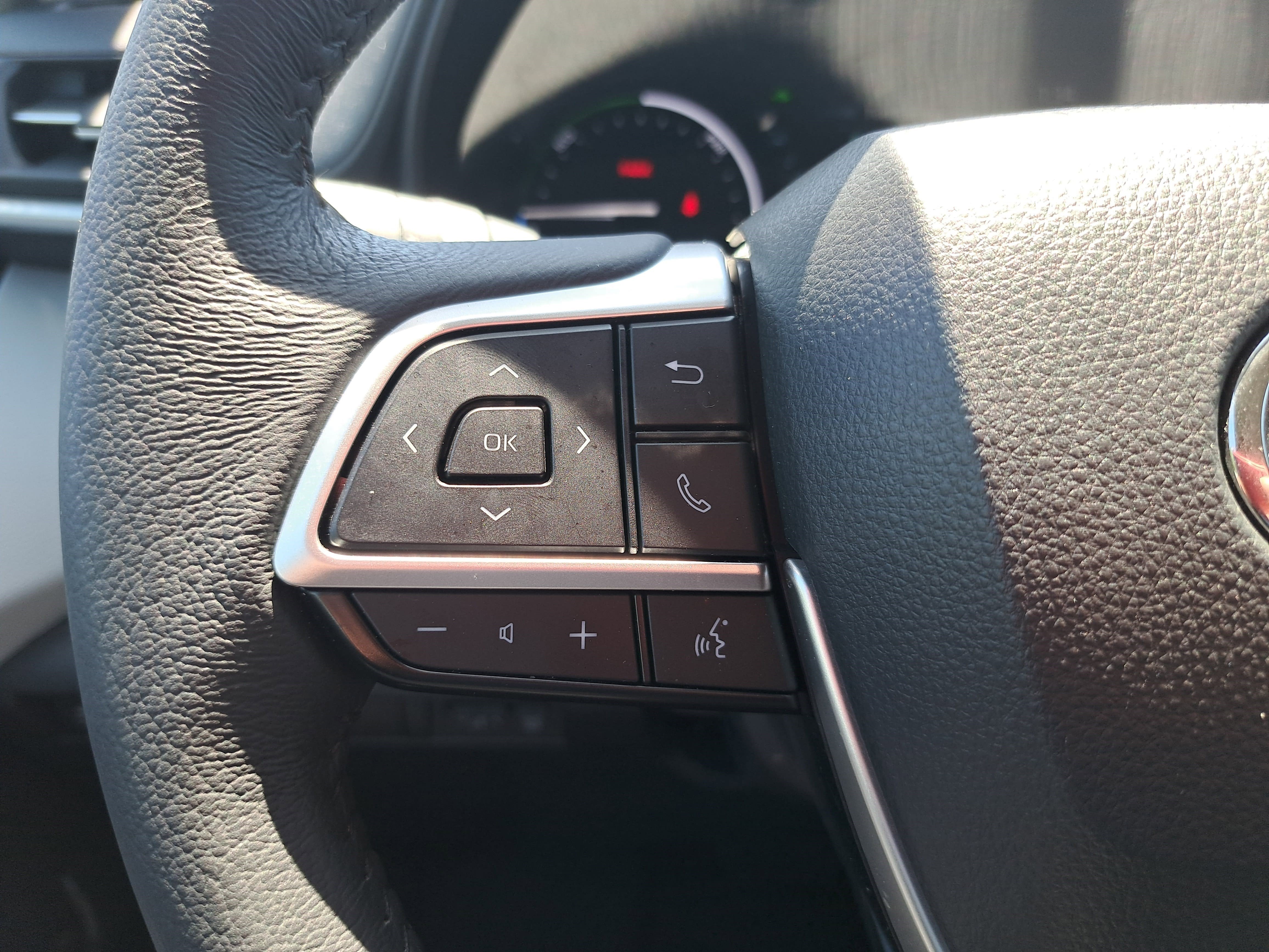 Used 2025 Toyota Sienna XLE FWD image 18