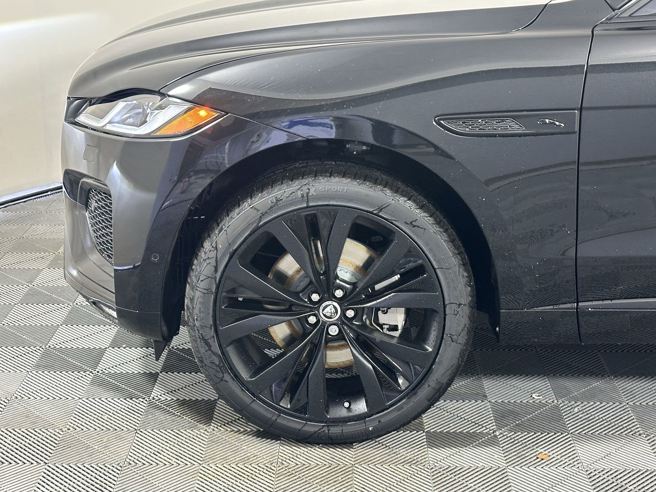 New 2026 Jaguar F-PACE R-Dynamic S image 9