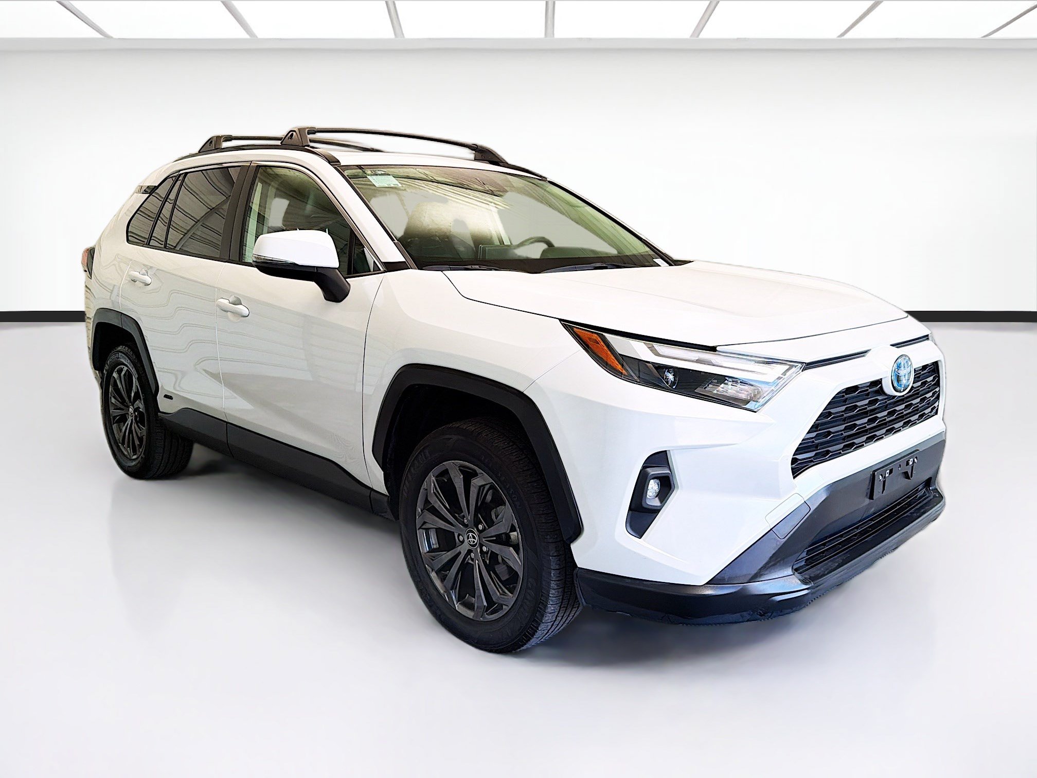 Used 2023 Toyota RAV4 XLE Premium AWD/4WD image 3
