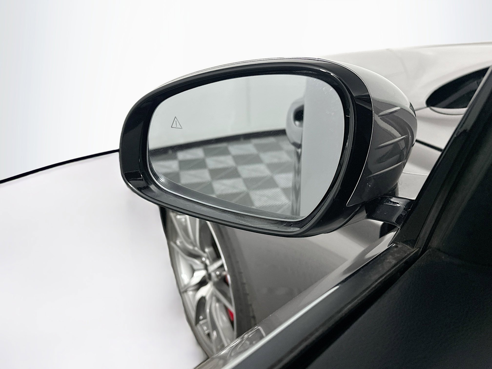 Used 2025 Genesis G70 2.5T image 16