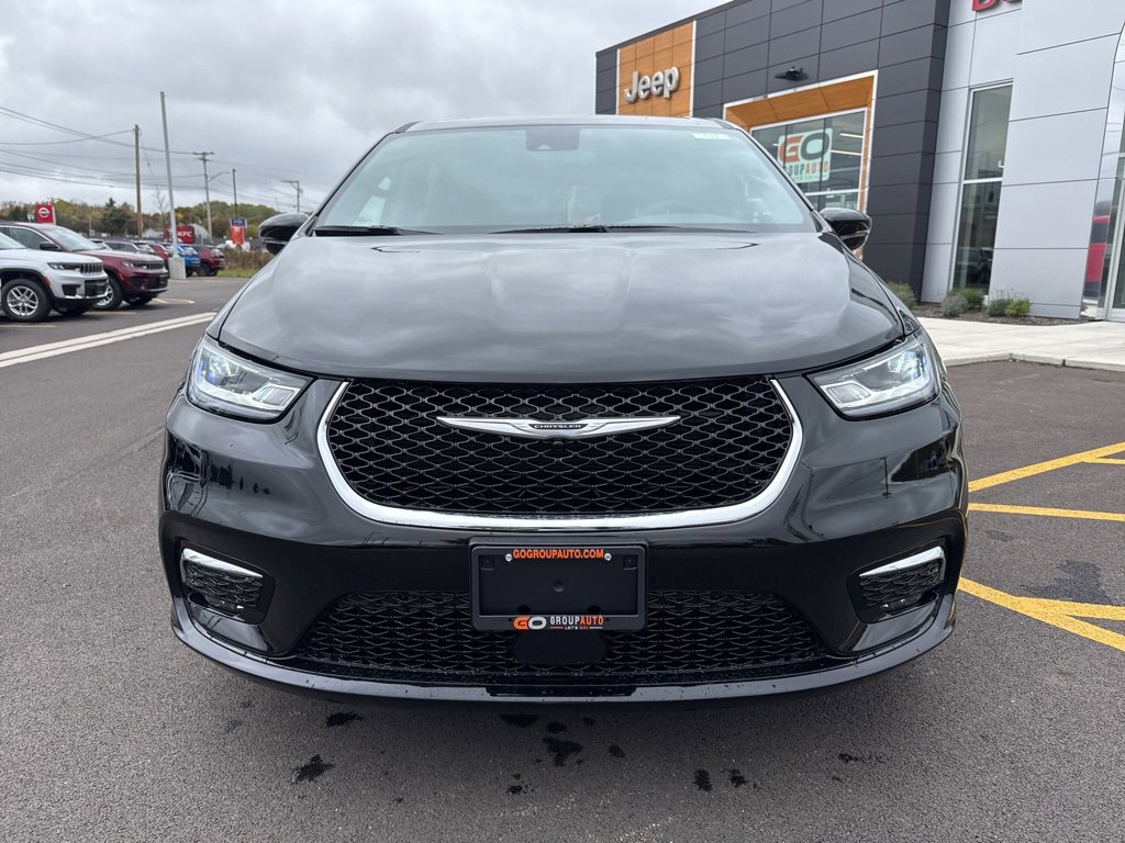 New 2026 Chrysler Pacifica Select image 2