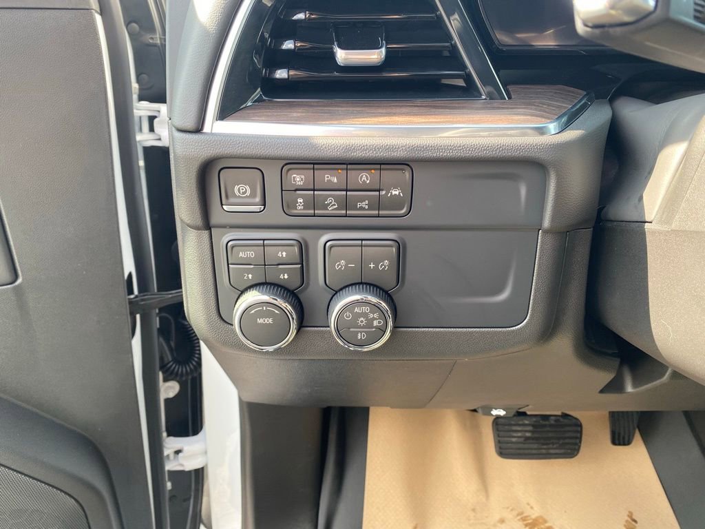 New 2026 Chevrolet Suburban Z71 w/ Comfort Package image 15