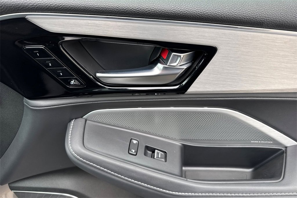 Certified 2025 Acura MDX w/ Technology Package image 23