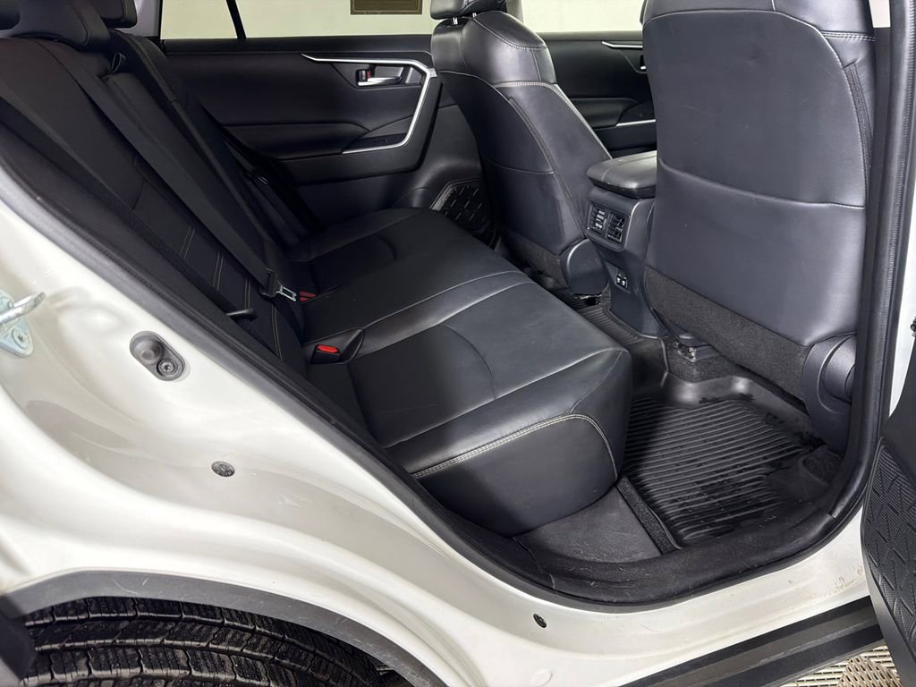 Used 2020 Toyota RAV4 XLE Premium image 16