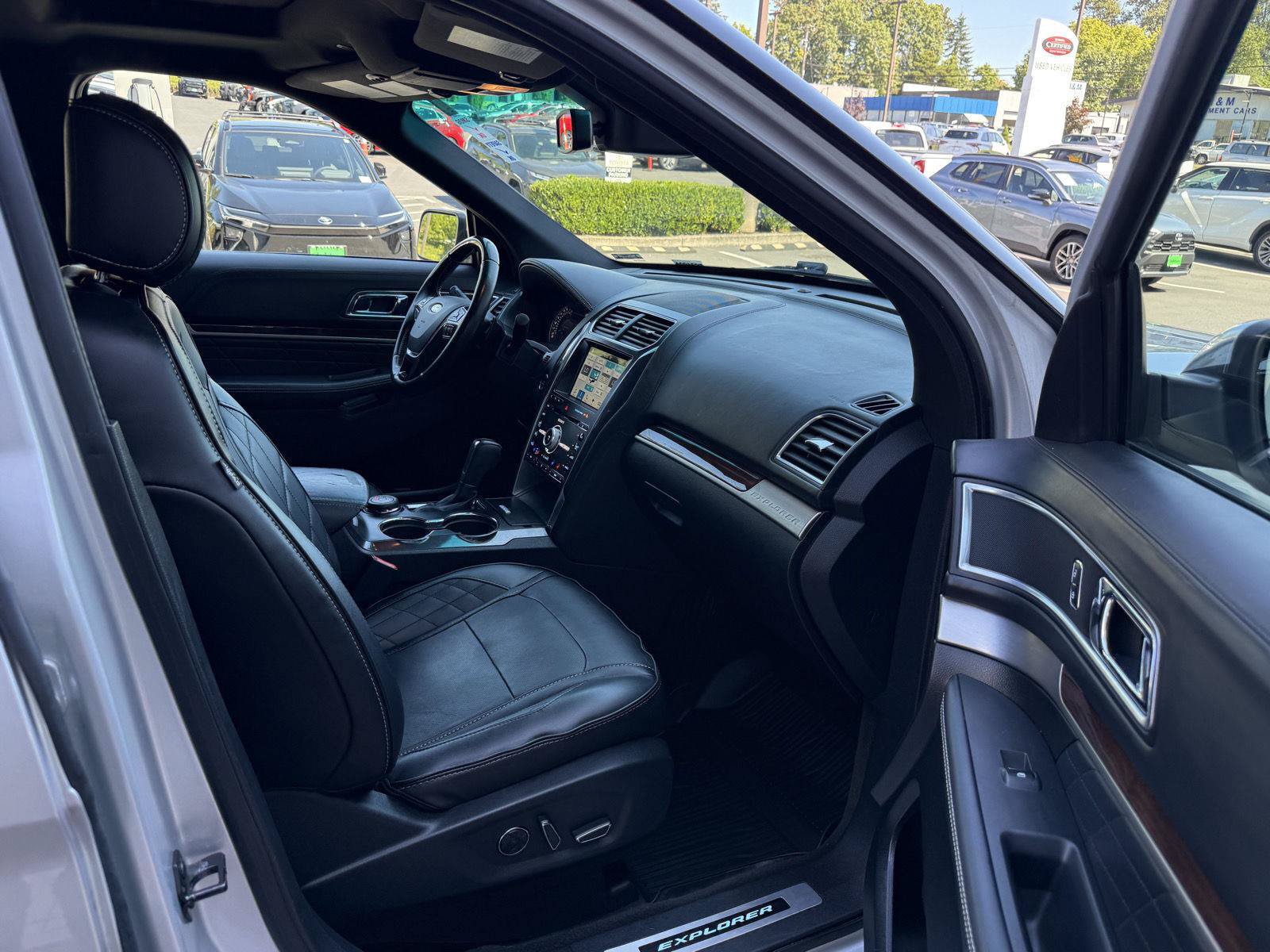 Used 2017 Ford Explorer Platinum AWD/4WD image 22