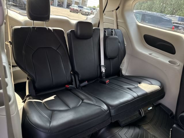 Used 2023 Chrysler Pacifica Touring-L FWD image 24