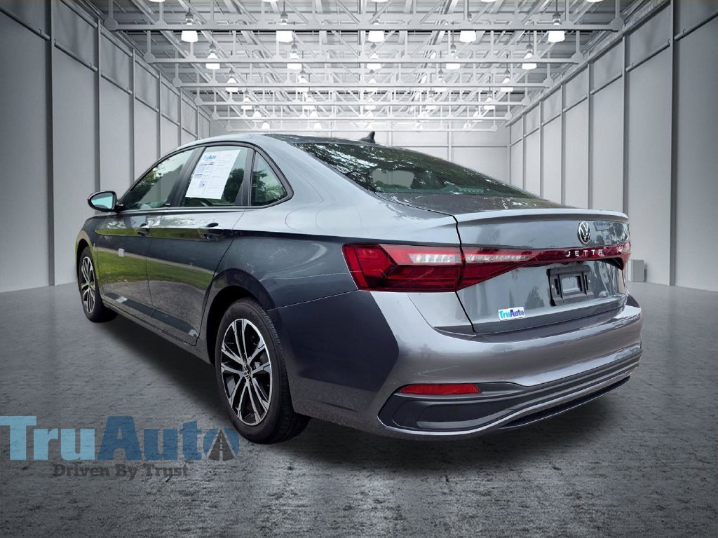 Used 2025 Volkswagen Jetta Sport FWD image 44