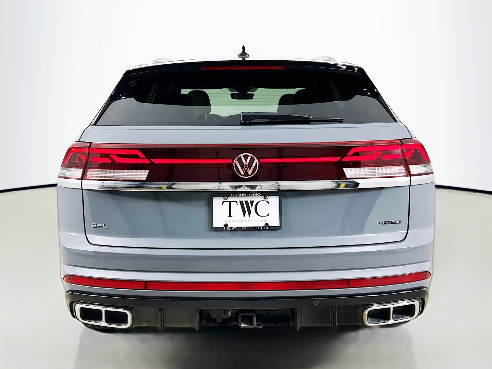 Used 2024 Volkswagen Atlas Cross Sport SEL R-Line AWD/4WD image 6