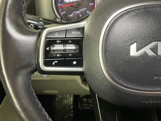 Used 2022 Kia Carnival LX image 25