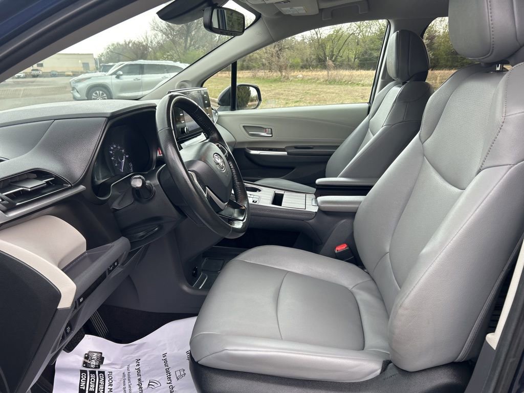Used 2024 Toyota Sienna XLE w/ XLE Plus Package image 11