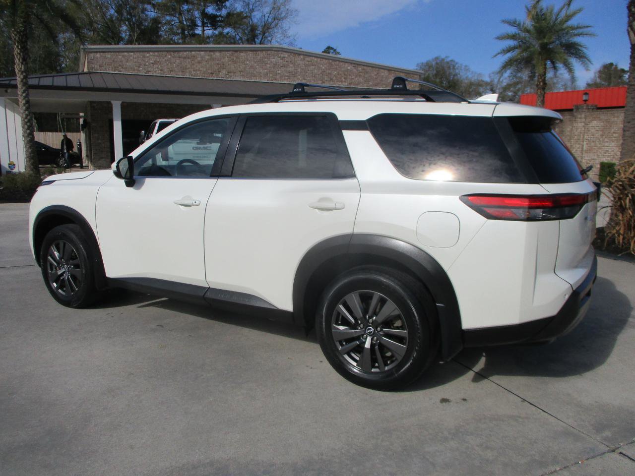 Used 2022 Nissan Pathfinder SV image 21