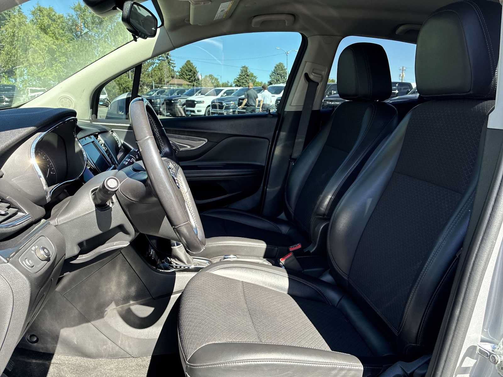 Used 2021 Buick Encore Preferred AWD/4WD image 13