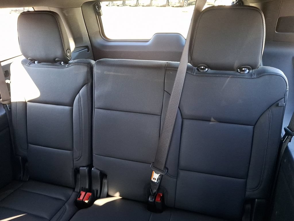 Used 2026 Chevrolet Suburban LT w/ Comfort Package AWD/4WD image 12